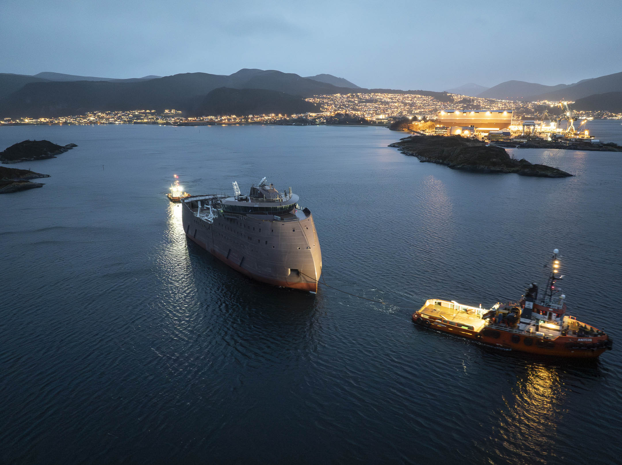 Hull of first CSOV arrived at Ulstein in Norway for outfitting